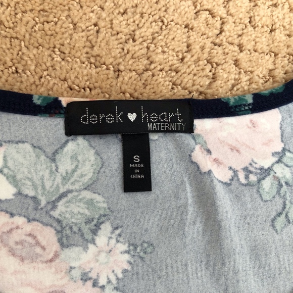 Derek Heart Maternity–Floral with slouch sides Top - Picture 2 of 5